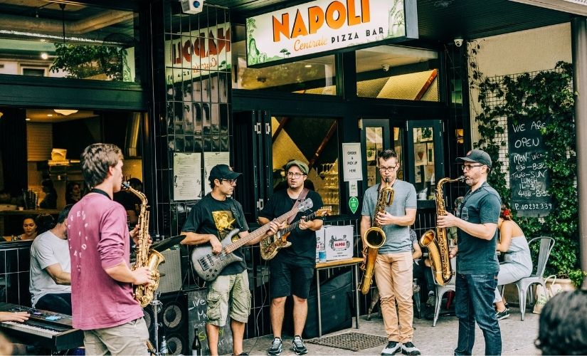 Live music outside Napoli, Newcastle