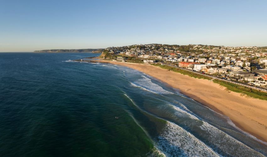 Merewether Beach  © Destination NSW