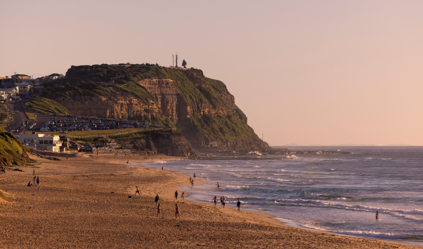 Bar Beach © Destination NSW